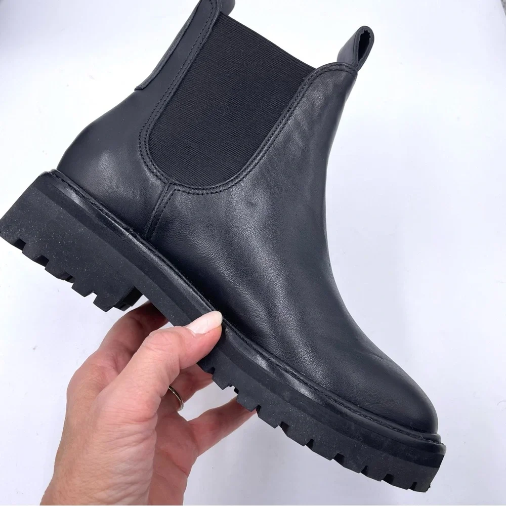 NEW Everlane Black Leather Lug Sole‎ Chelsea Bootie in Size 5.5
